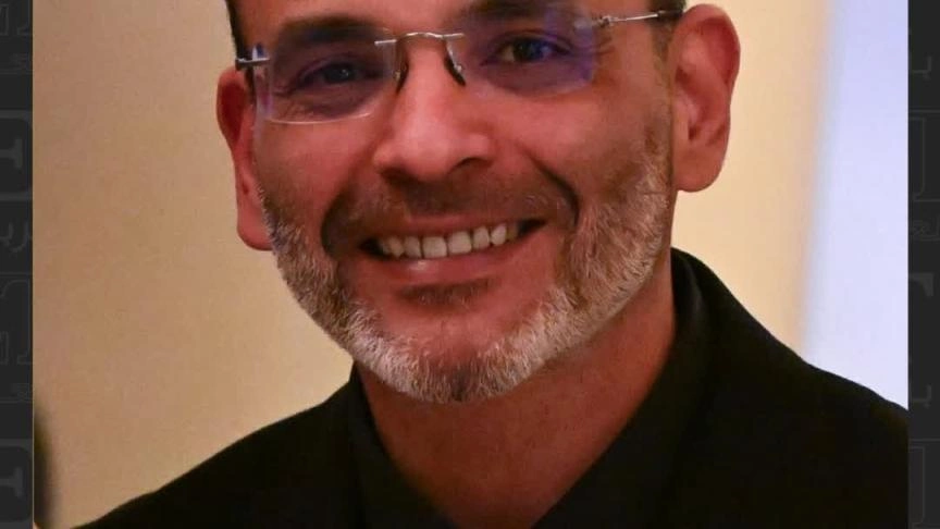 أيمن بهجت قمر