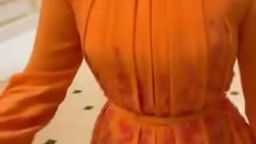 معجبة ترسم اصالة