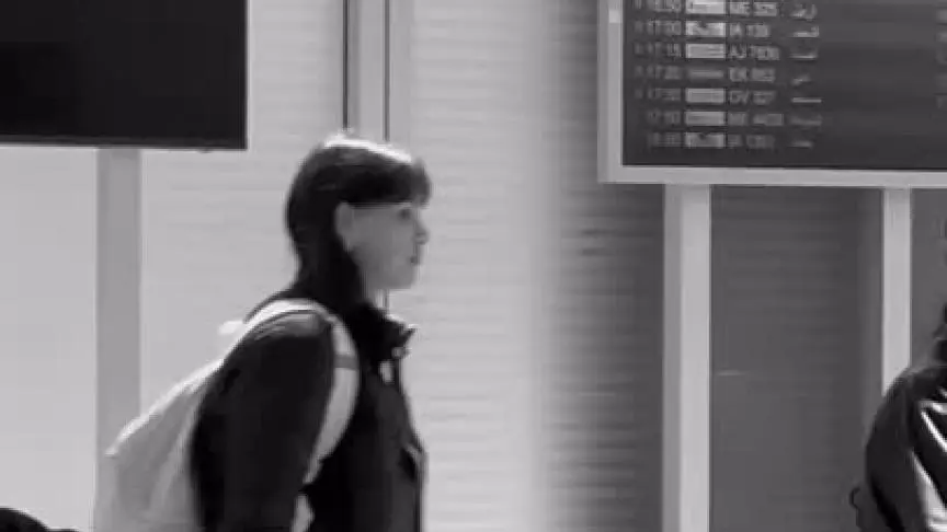 فيديو يرصد صول صباح الجزائري الى مطار بيروت برفقة زوجها