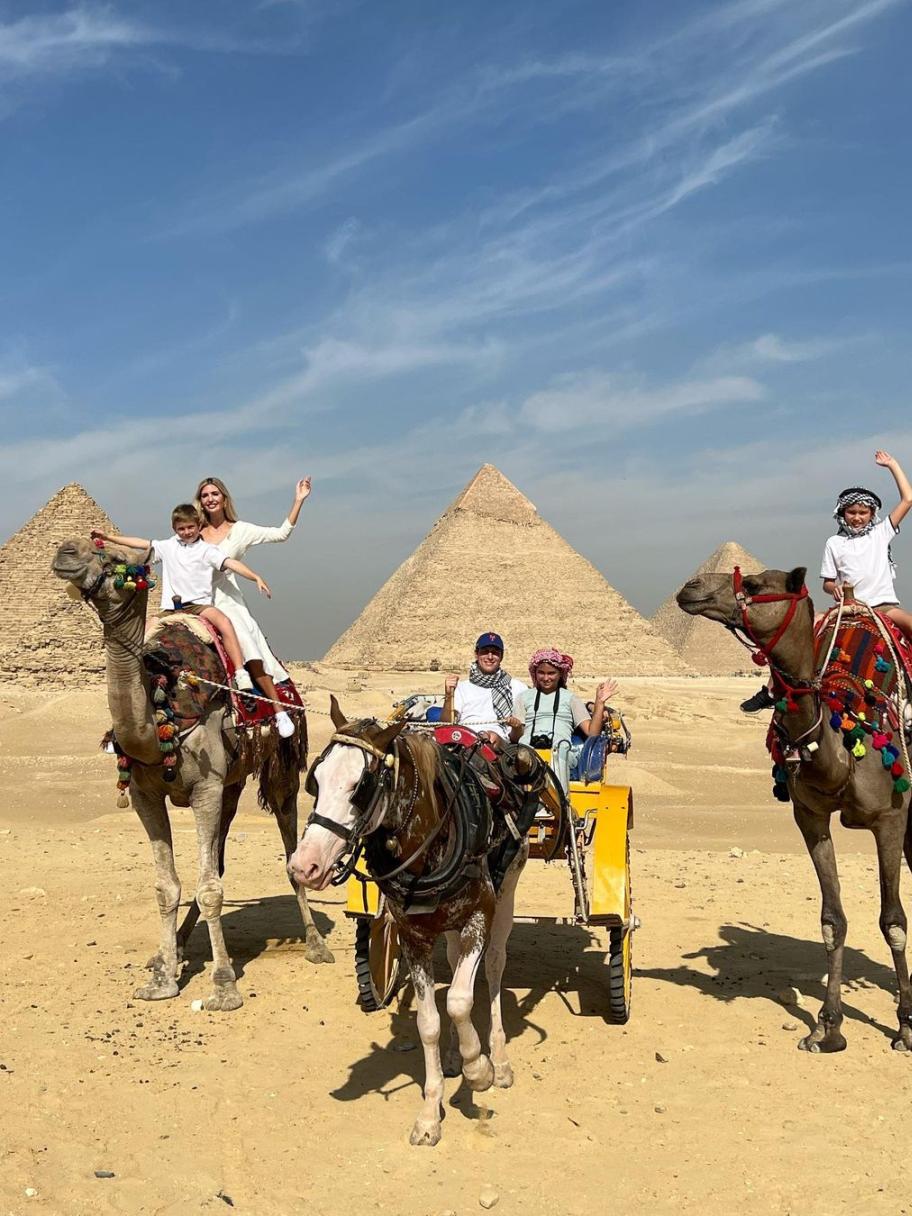 إيفانكا ترامب خلال زيارتها الأهرامات في مصر - صورة من انستقرام