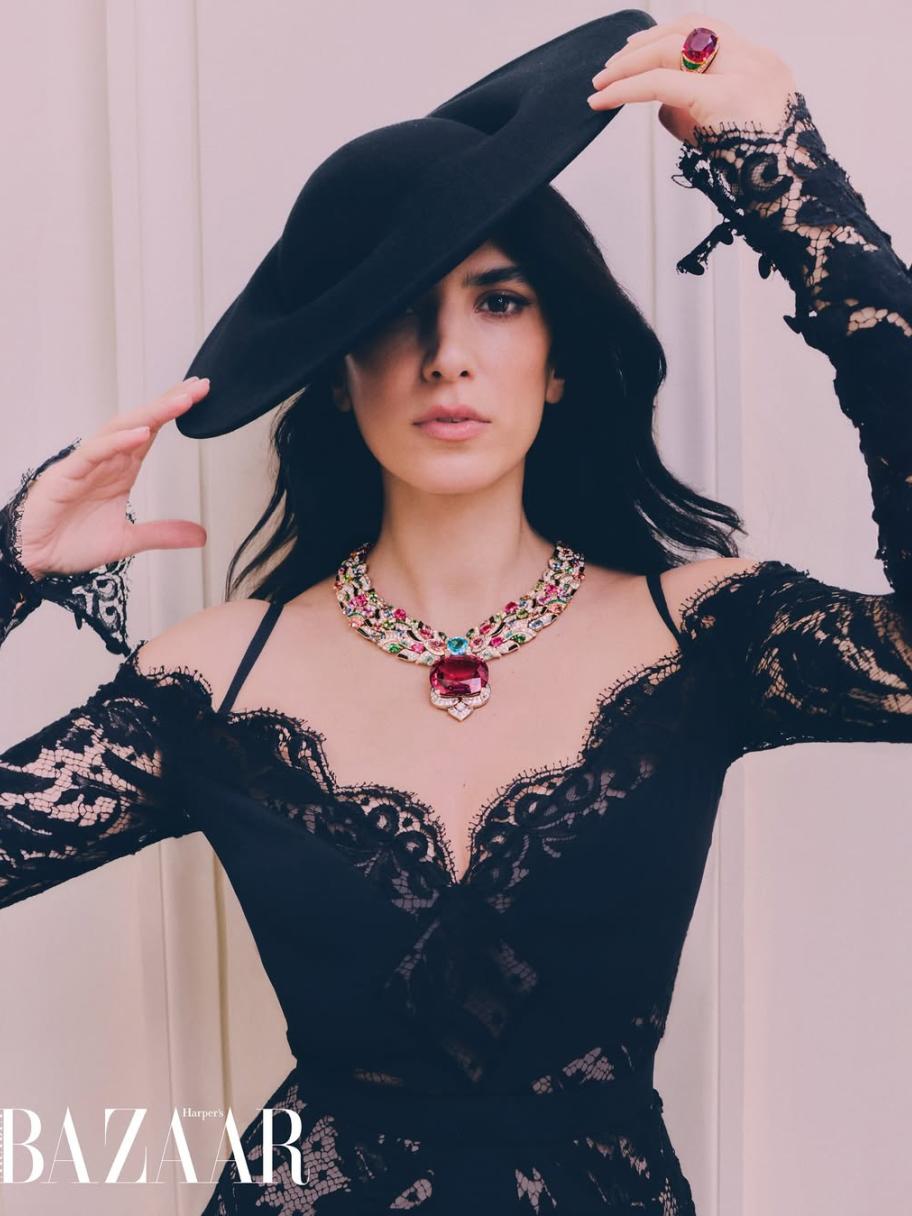 كارمن بصيبص باطلالات بصيحات متنوعة من كارولينا هيريرا الى لويفي وغيرها...