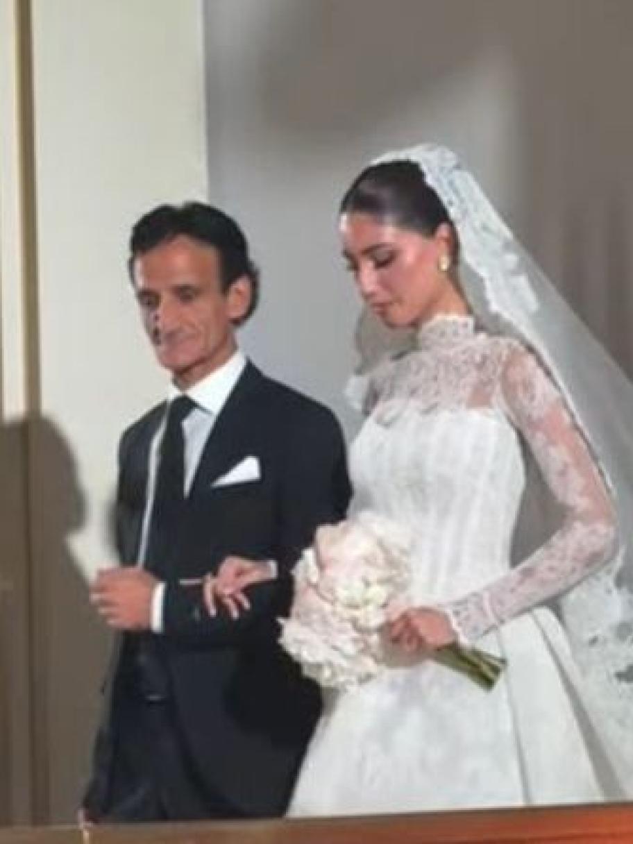إطلالة شيرين بيوتي في يوم زفافها... فستان من الدانتيل من رامي قاضي