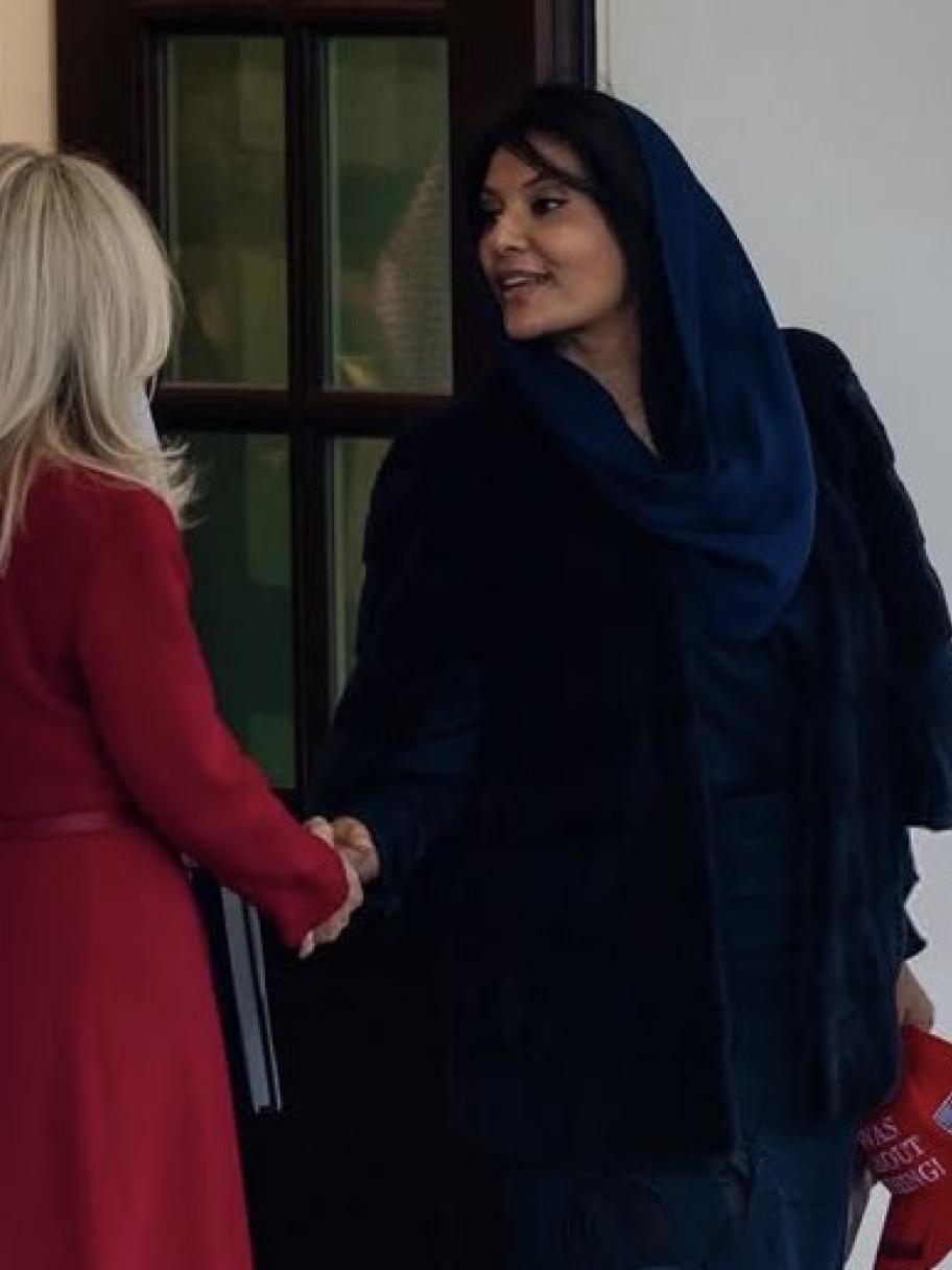 الأميرة ريما بنت بندر آل سعود  بإطلالة أنيقة في البيت الأبيض