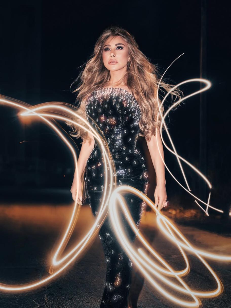 نجوى كرم بإطلالة كريستالية من جان لويس صبجي في قطر  - الصورة من انستغرام نجوى كرم بعدسة محمد سيف 