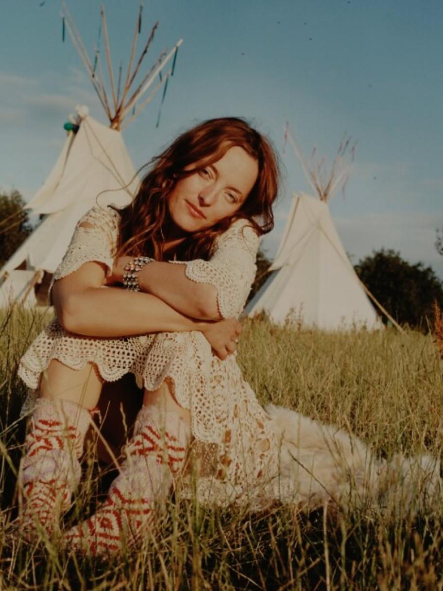 في حوار خاص: أليس تامبرلي تحتفي بالمرأة العربية - الصورة بعدسة Venetia Dearden