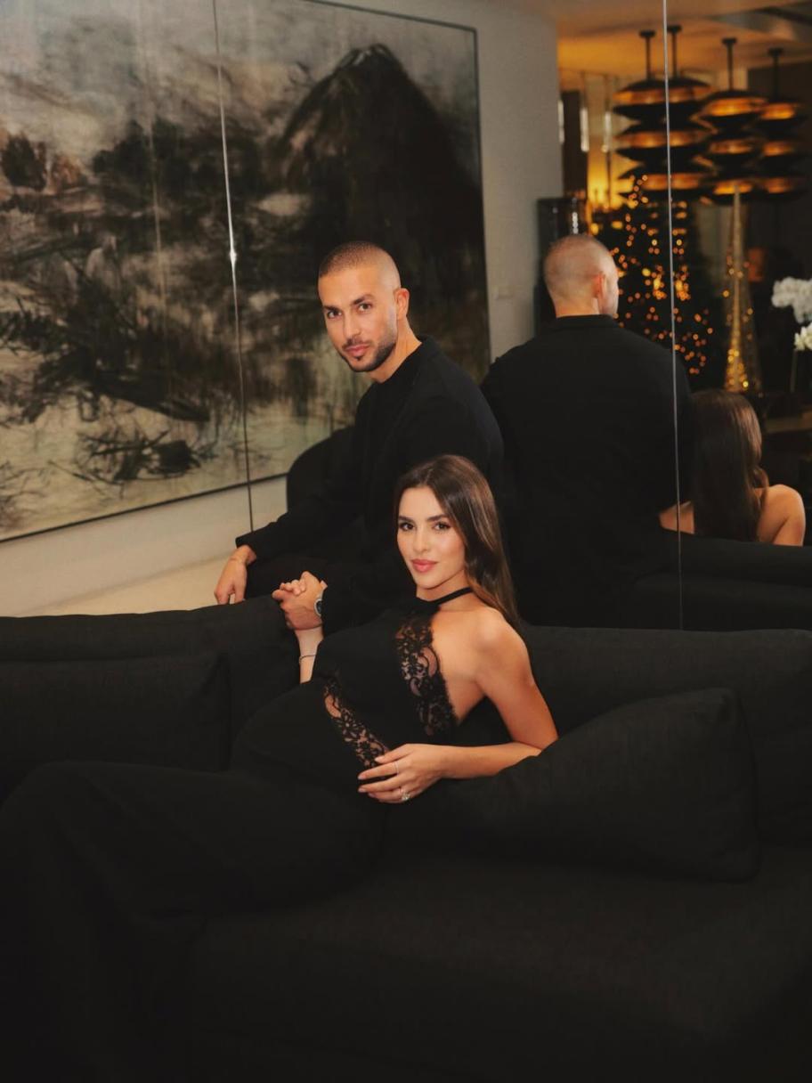 زين قطامي تعلن حملها بإطلالة أنيقة من توقيع إيلي صعب - الصورة بعدسة راني فواز