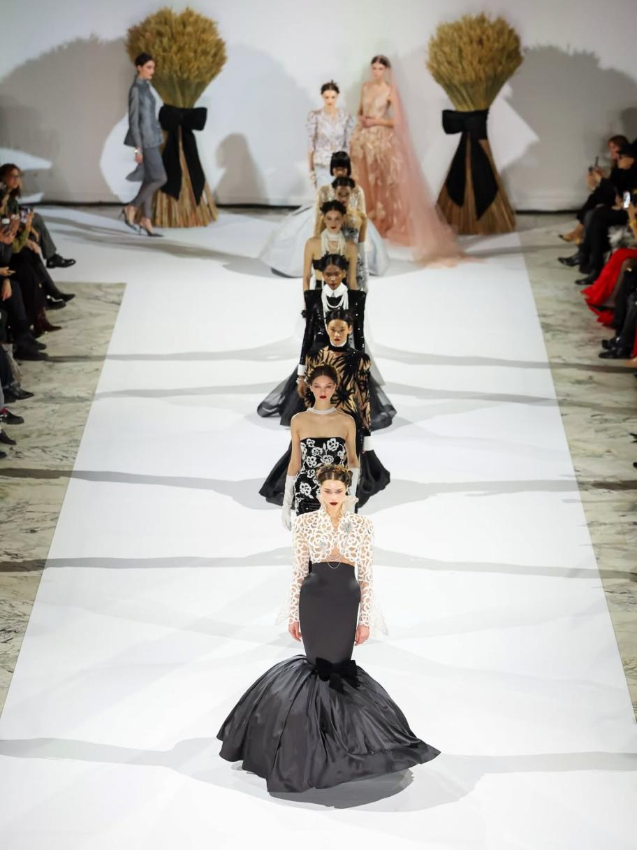 YANINA Couture  ربيع 2026: حكاية غابرييل شانيل والإرث الذاتي - الصورة من انستغرام العلامة