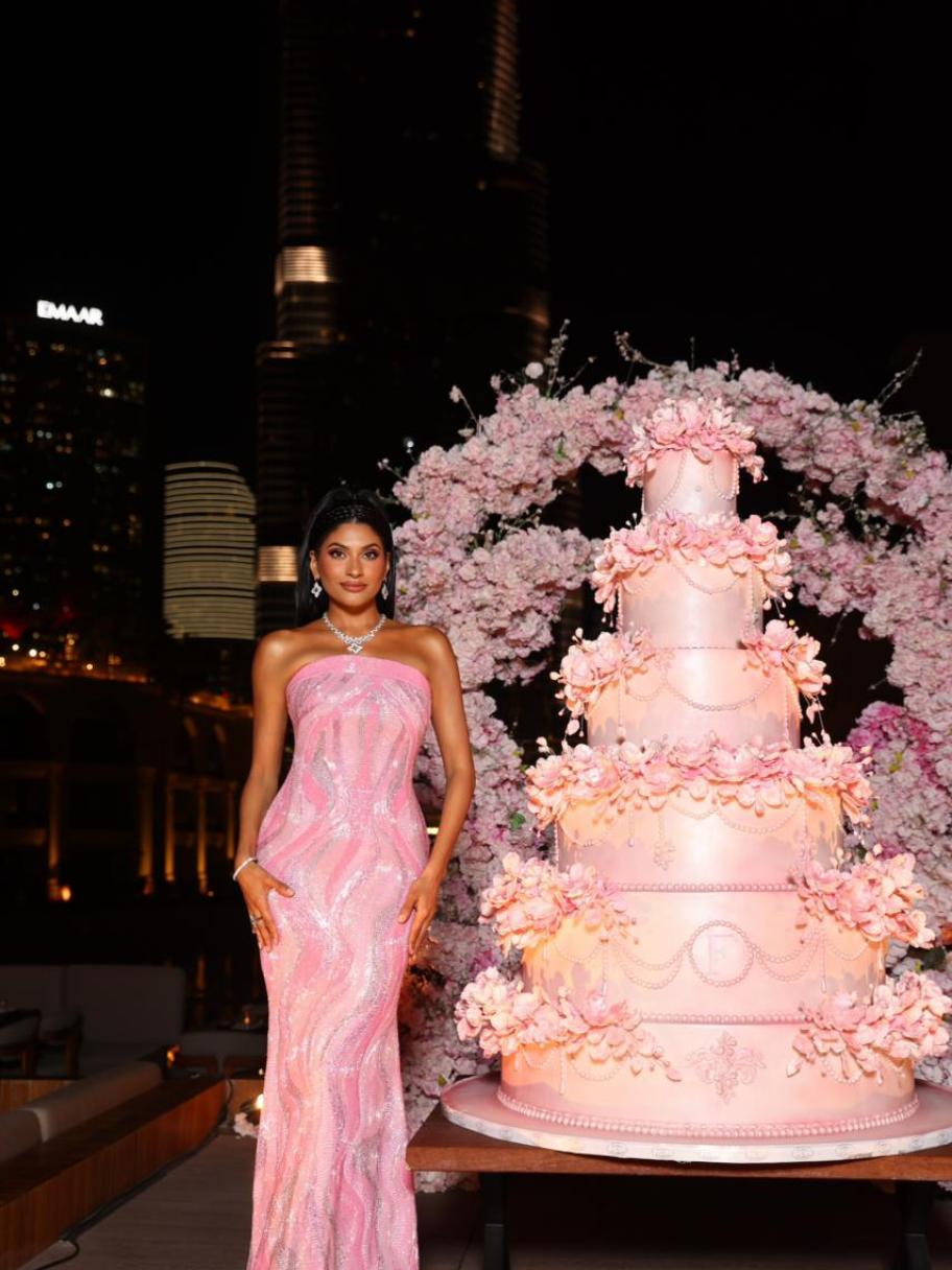 فرحانة بودي بالزهري في عيدها بتوقيع Letune Atelier وعلي قروي