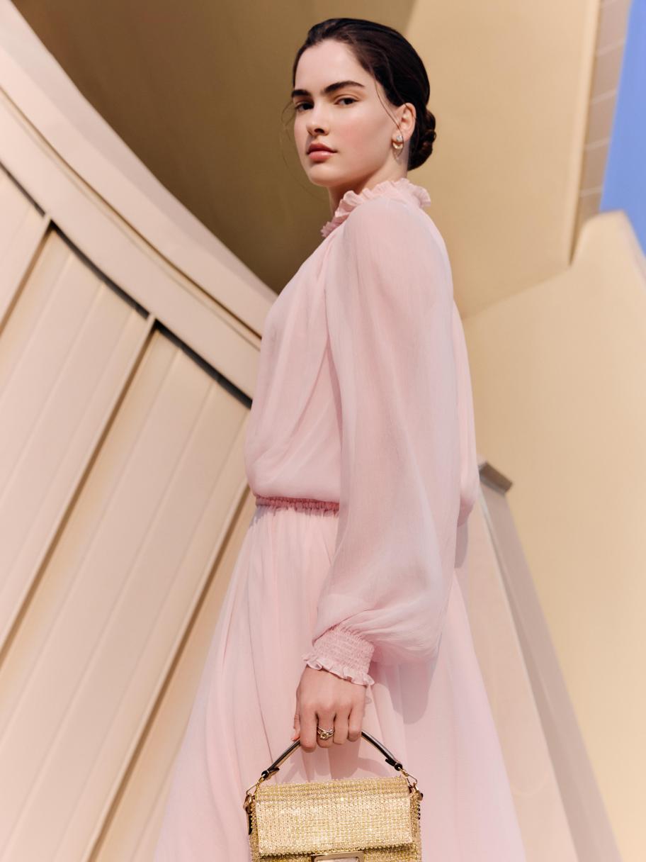 فندي تطلق مجموعة "نور"  بتصاميم مضيئة لشهر رمضان - الصورة من العلامة