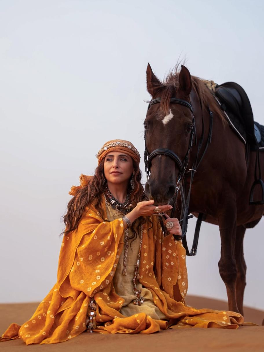 العبايات الملونة بأسلوب الشيخة بدور القاسمي. استوحي منها لرمضان 