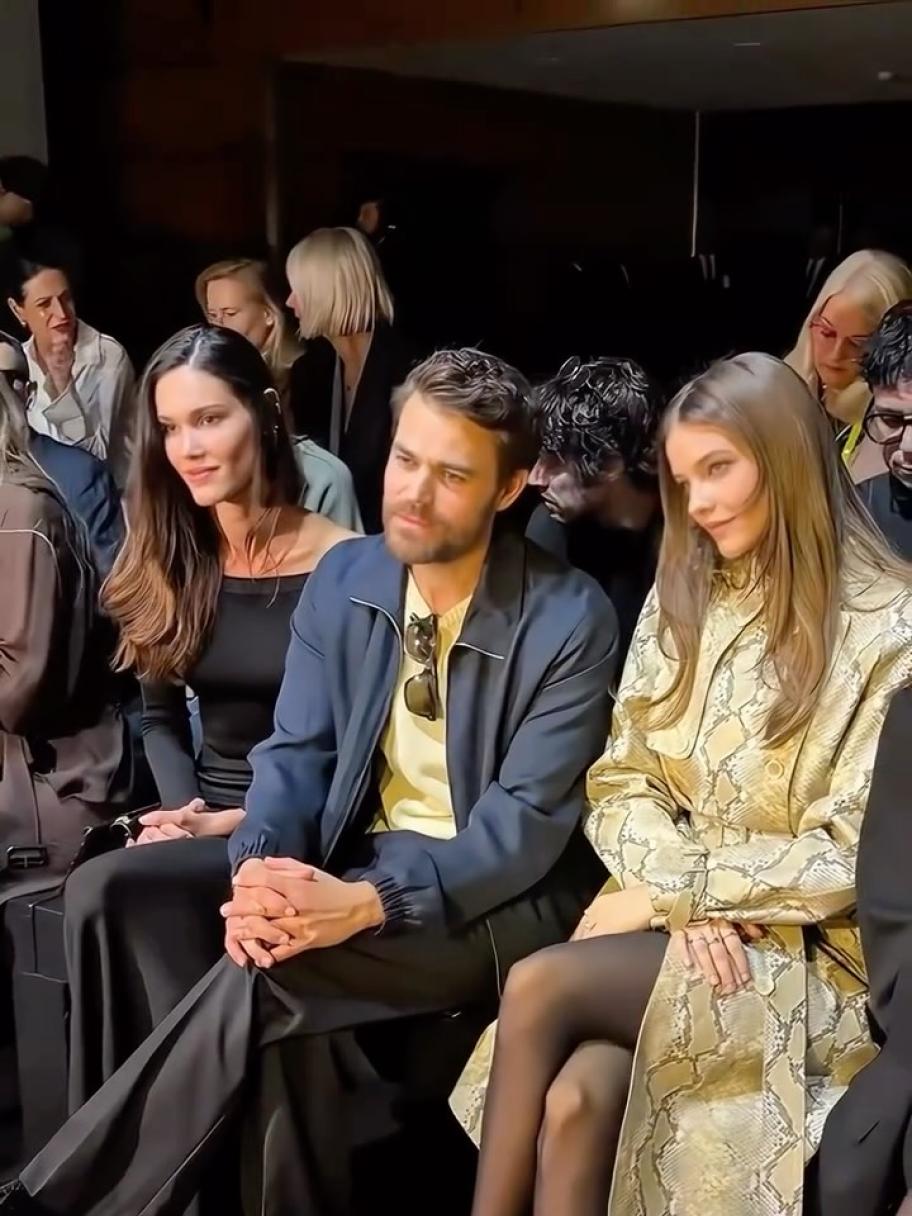 إطلالات النجوم في عرض إيلي صعب خريف 2026 في باريس