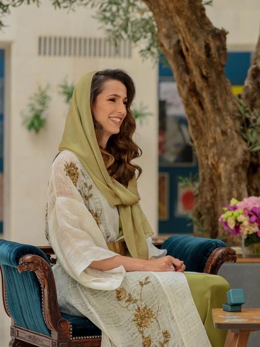 أثواب الأميرة رجوة.. صيحات أنيقة استوحي منها إطلالة العيد