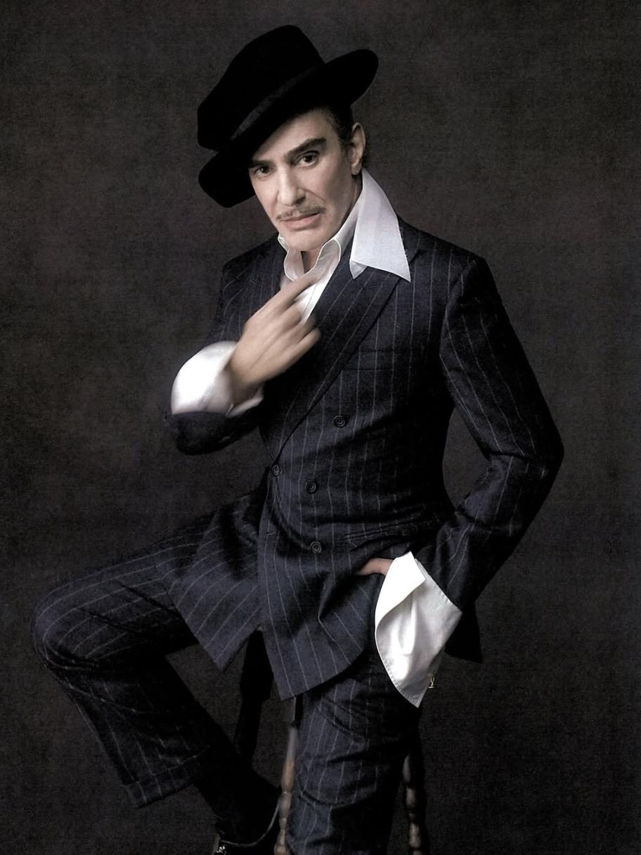 جون غاليانو يعيد ابتكار أرشيف Zara بأسلوب كوتور - الصورة بعدسة SZILVESZTER MAKÓ