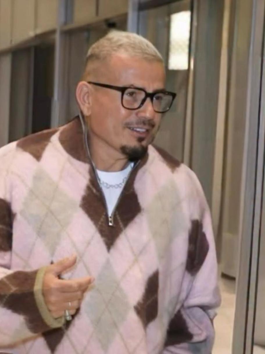 عمرو دياب يختار علامة Nude Project.. فما القصة وراءها؟ 