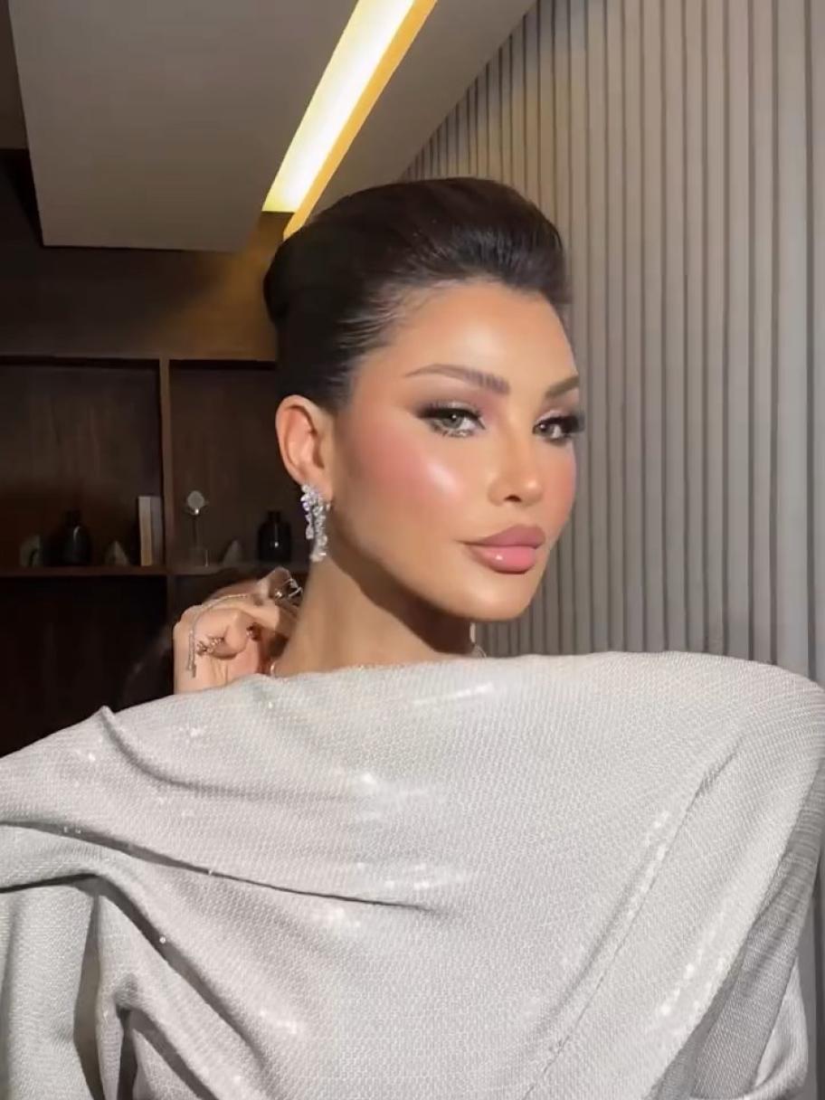 إطلالة أميمة طالب بفستان من توقيع نيكولا جبران بقصة هيكلية 