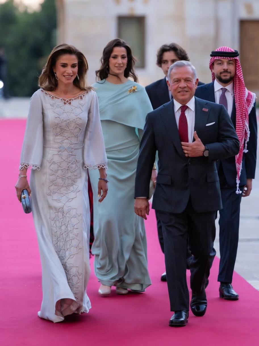 إطلالات راقية للملكة رانيا والأميرة إيمان والأميرة رجوة في عيد استقلال الأردن الـ80