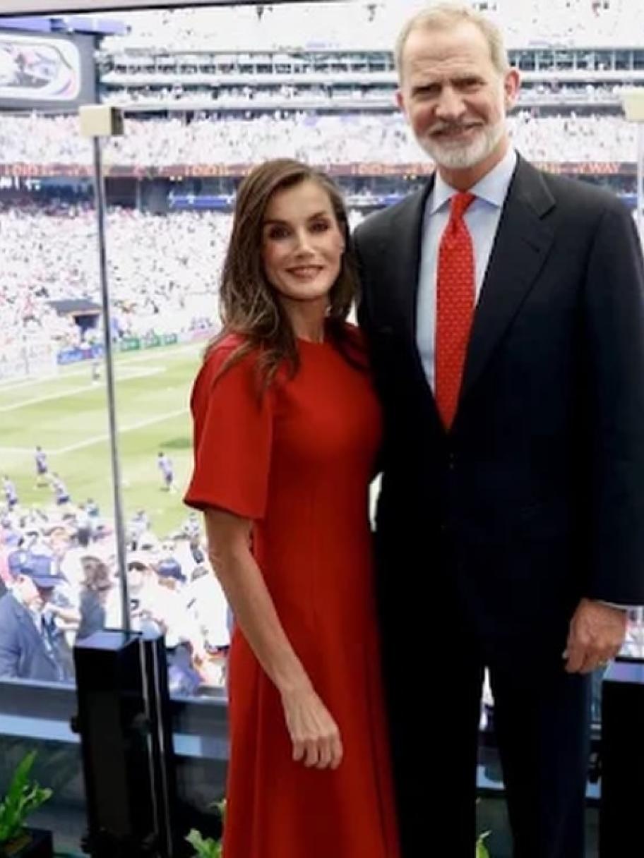 الملكة ليتيزيا بأناقة كلاسيكية بالأحمر في نهائي كأس العالم - الصورة من انستغرام Queen Letizia Fashion Style  