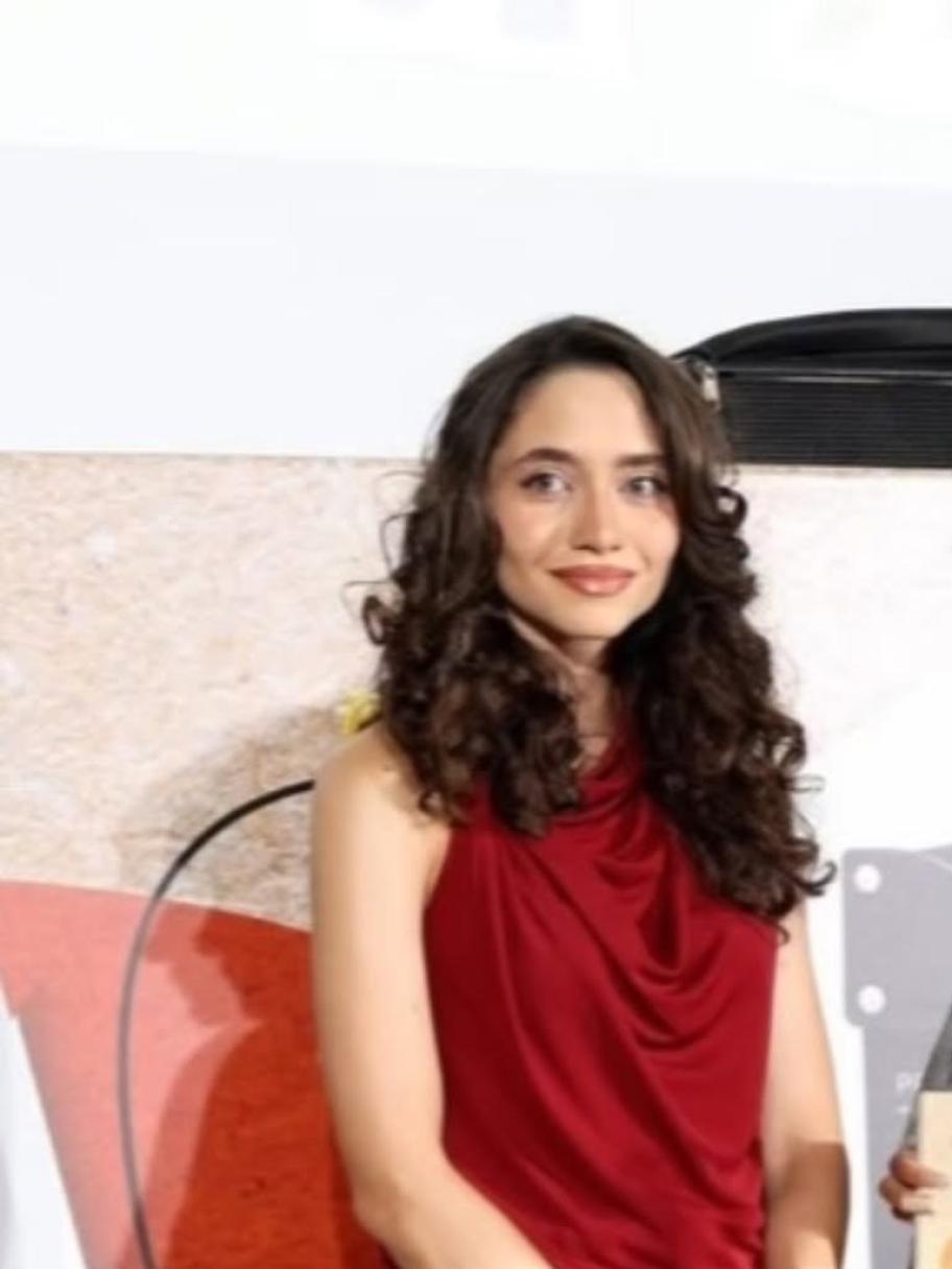 إطلالة الأميرة جليلة بنت علي بأسلوب كاجوال وعصري بالدنيم 