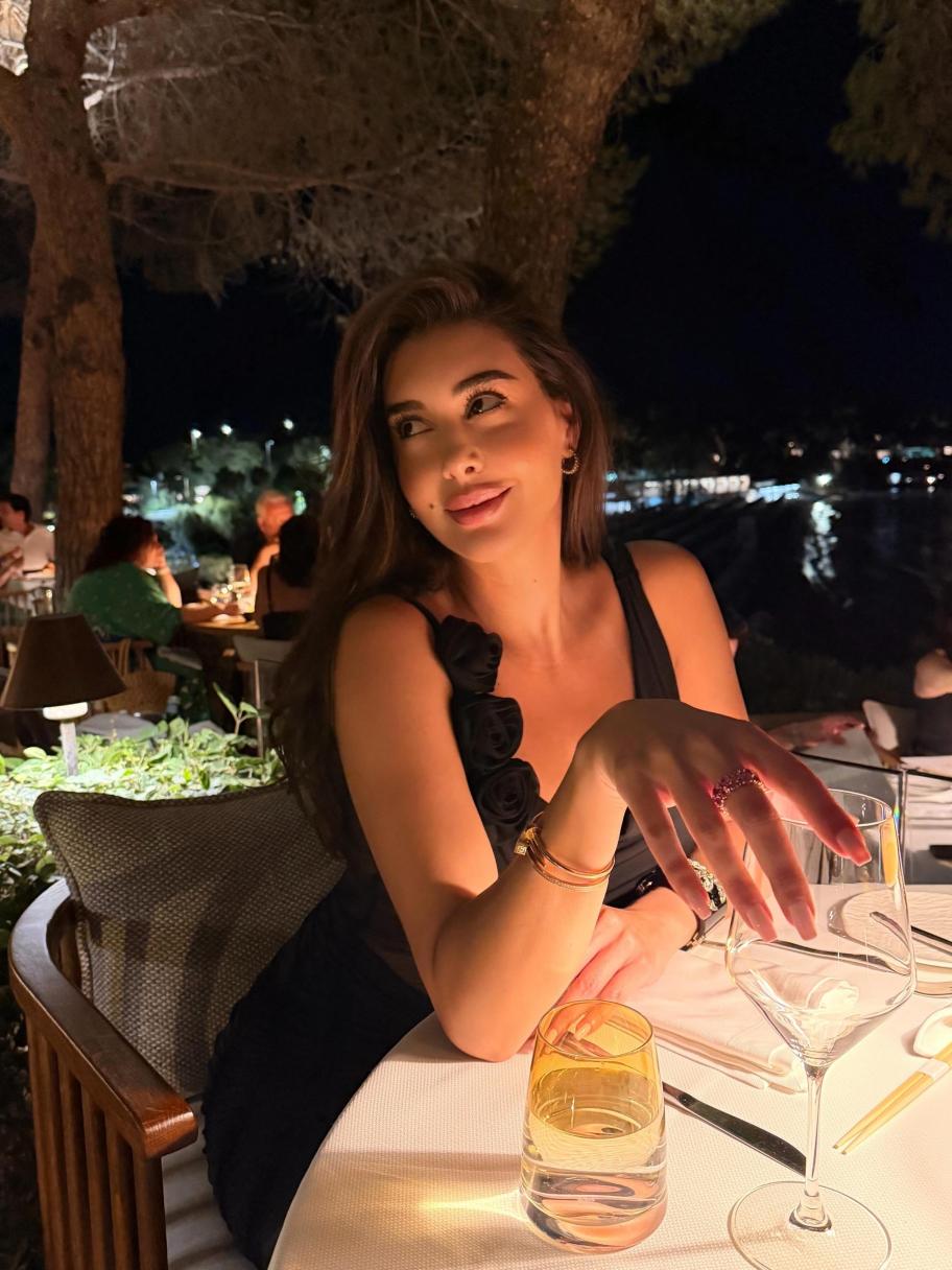 ياسمين صبري تتألق بفستان أسود طويل.. أناقة أنثوية بتفاصيل ناعمة