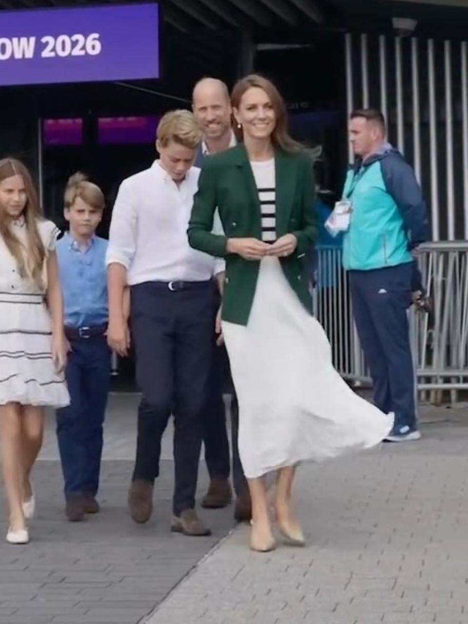 كيت ميدلتون وعائلتها بأسلوب الـ Preppy في ألعاب الكومنولث 