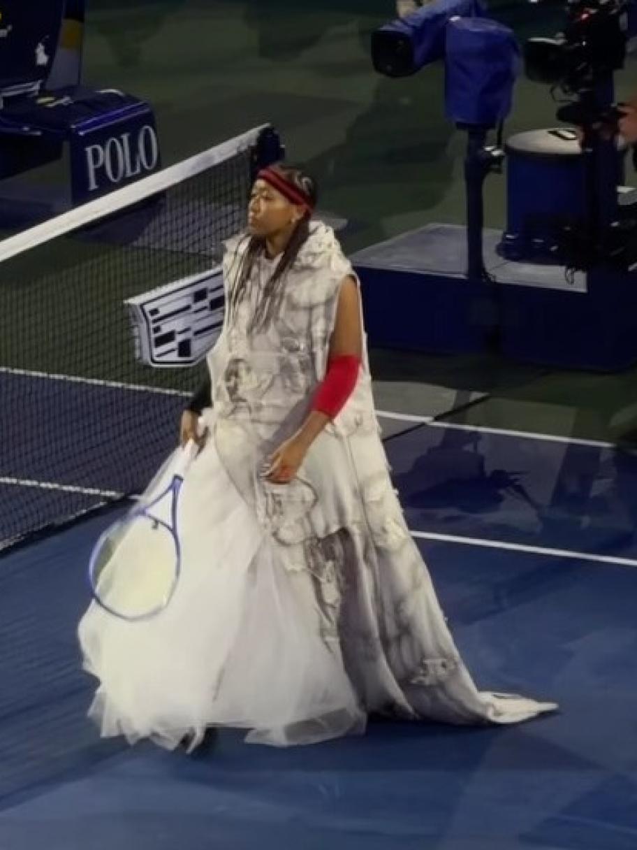 نعومي أوساكا تستحضر إرث ألين إيفرسون بإطلالة لافتة في بطولة US Open 2026