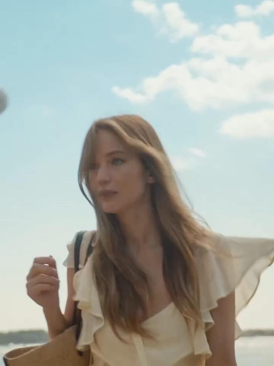 جنيفير لورانس تتألق في حملة Dior Beauty الجديدة من فينيسيا