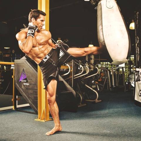 سكوت أدكنز @officialscottadkins