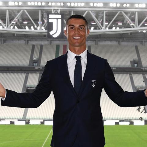 انجازات كريستيانو رونالدو لم تؤهله حيازة الكرة الذهبية!