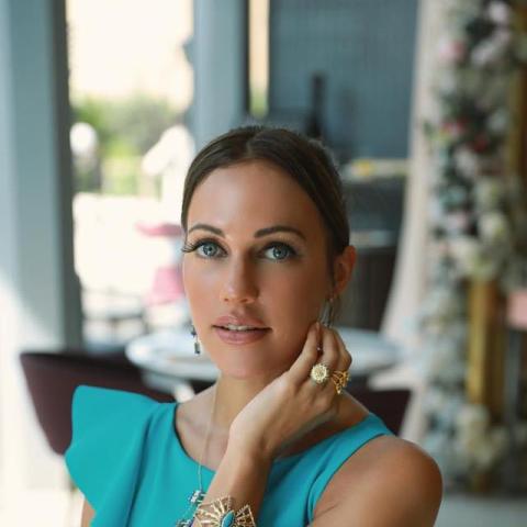 مريم أوزيرلي Meryem.Uzerli