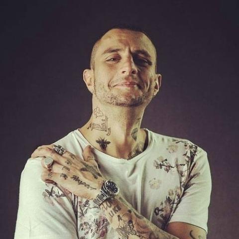 هل يتهرب أحمد الفيشاوي من مسؤولياته؟