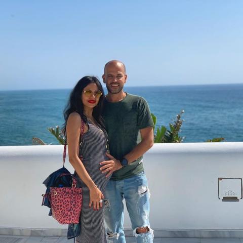 أبو وزوجته -إنستغرام- @abumusic