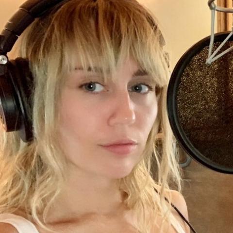 Miley Cyrus Twitter Photo