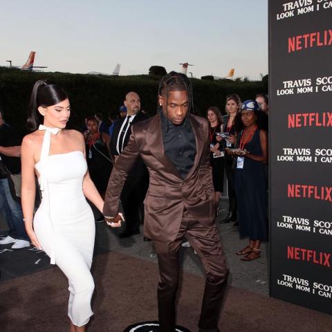 كايلي جينر وترافيس سكوت خلال إطلاق وثائقي Look Mom I Can Fly -انستغرام @kyliejenner