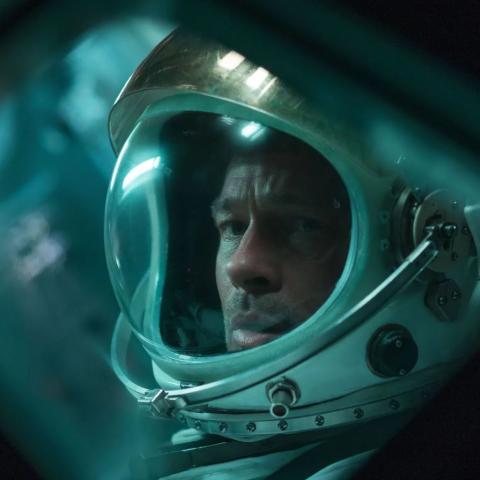 براد  بيت في Ad Astra - صورة من الإعلان الترويجي