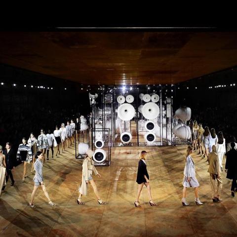 من عرض أزياء burberry - صورة من إنستغرام @burberry