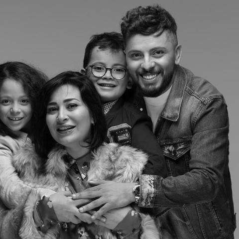 حاتم عمور مع زوجنه هند وطفليه انستغرام hatimammor@