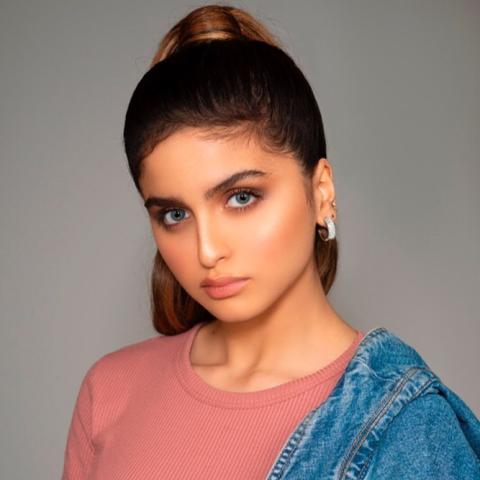 حلا الترك - صورة من إنستغرام @halamalturk