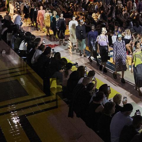 من عرض أياء Prada في أسبوع ميلانو للموضة - صورة من إنستغرام @prada