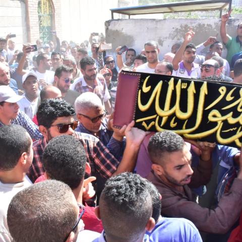 أهالى الإسكندرية يودعون طلعت زكريا