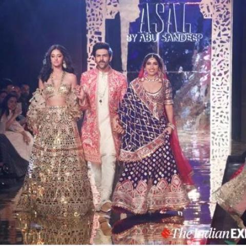 أبطال PATI PATNI AUR WOH على منصة واحدة  - صورة من the Indian Express