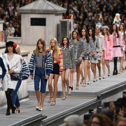من عرض أزياء شانيل لربيع وصيف 2020 - صورة من Getty Images