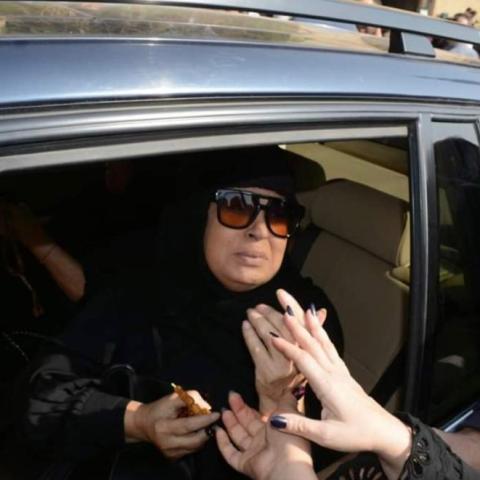 فيفي عبده بجنازة شقيقتها