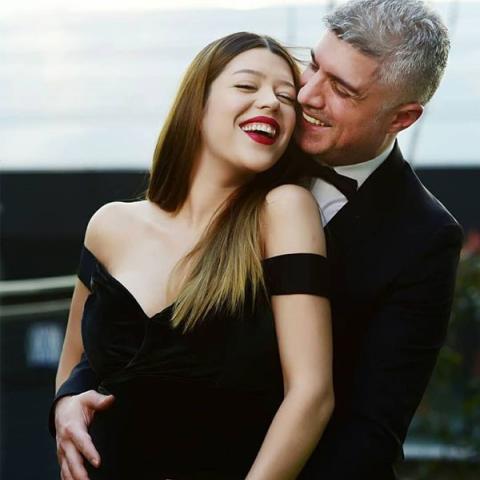 أوزجان دنيز وزوجته