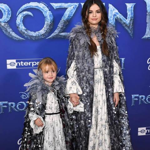 سيلينا غوميز مع أختها في العرض الأول لـFrozen 2 -انستغرام @selenagomez