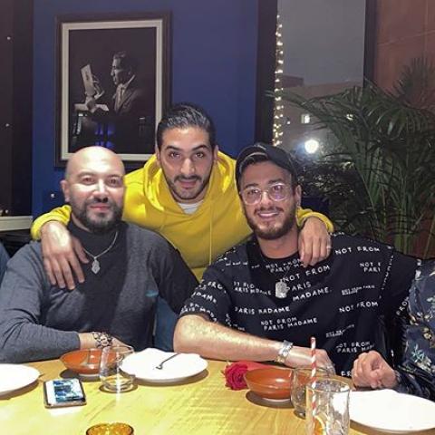 أصدقاء سعد لمجرد يدعمونه في الرياض 