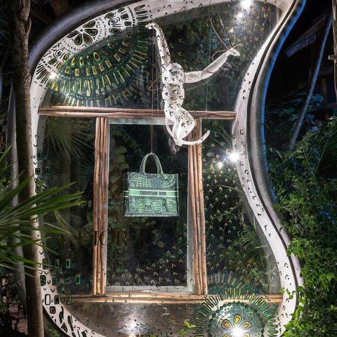 أزياء ديور تجول مختلف البلاد - إنستغرام @dior