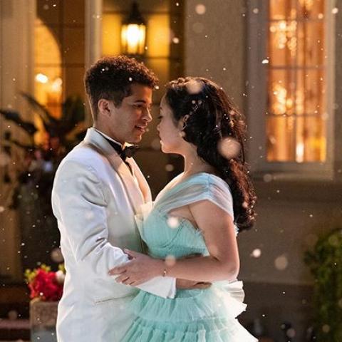 لارا جان وبيتر كافينسكي عائدان في عيد العشاق - إنستغرام @netflix