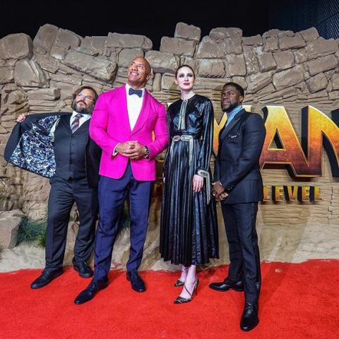 نجوم Jumanji على السجادة الحمراء في لندن - إنستغرام @therock