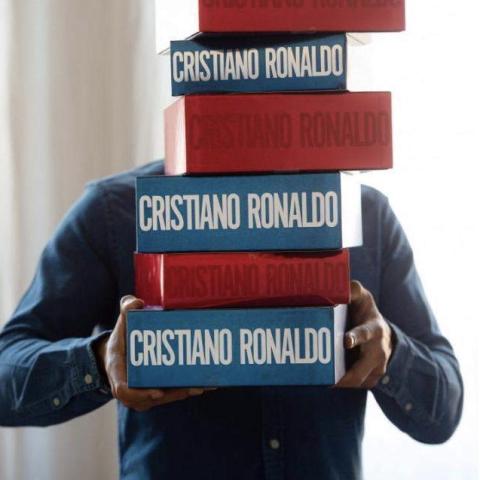 هدية كريستيانو رونالدو بمناسبة الأعياد جاهزة - إنستغرام @cr7cristianoronaldo