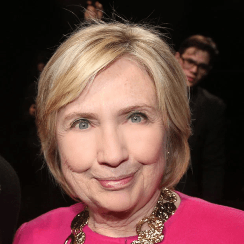 هيلاري كلينتون بشكل مختلف